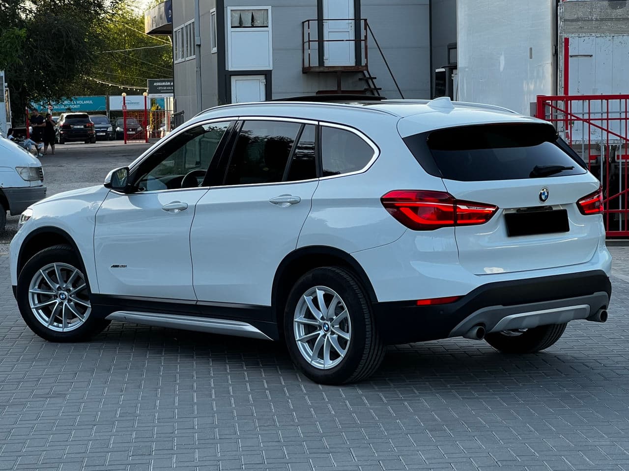 2016 BMW X1 2.8i — Miniatură 2