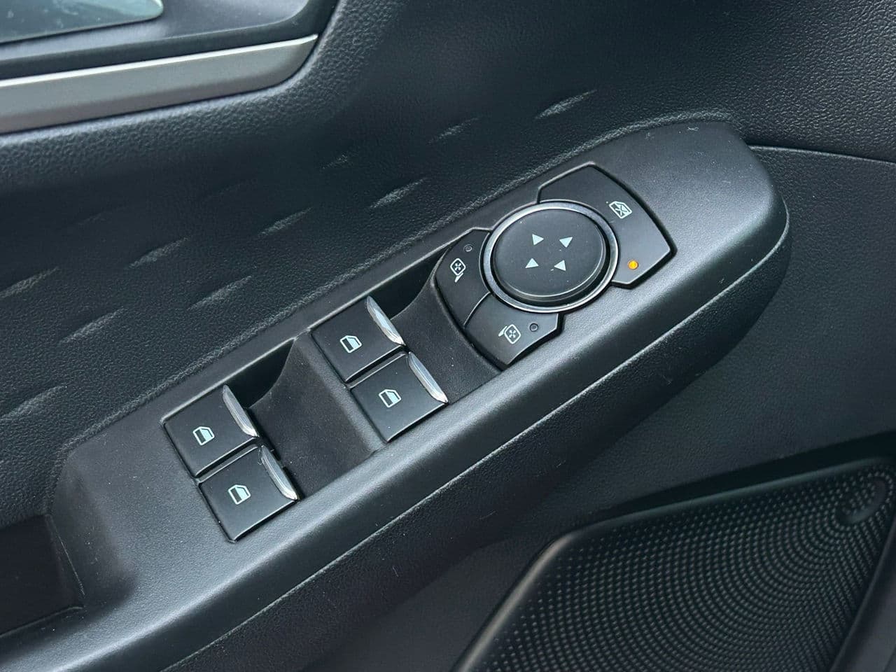 2020 Ford Escape — Miniatură 8