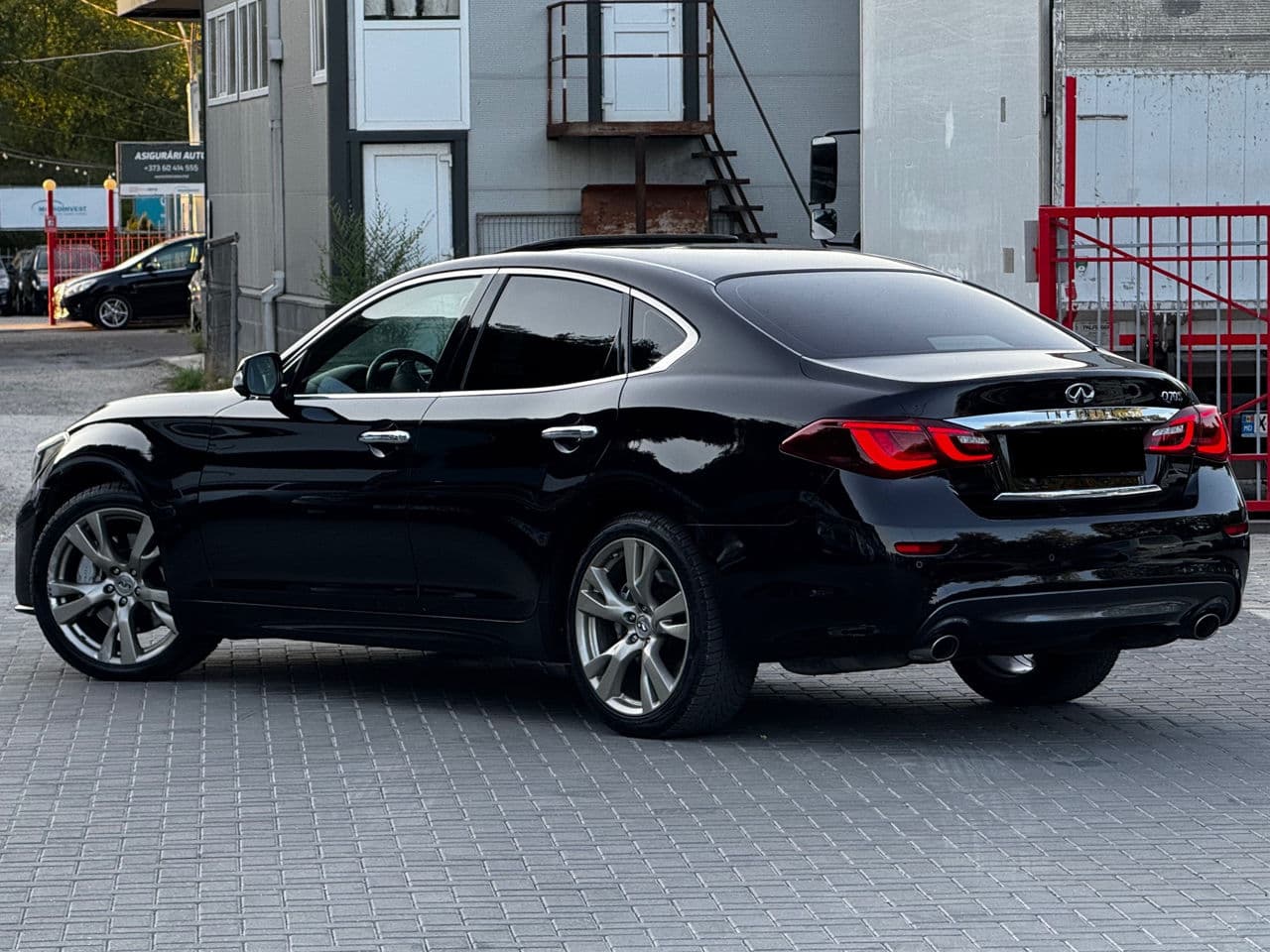 2015 Infiniti Q70 — Miniatură 4