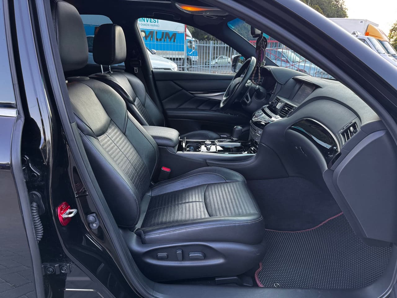2015 Infiniti Q70 — Miniatură 6