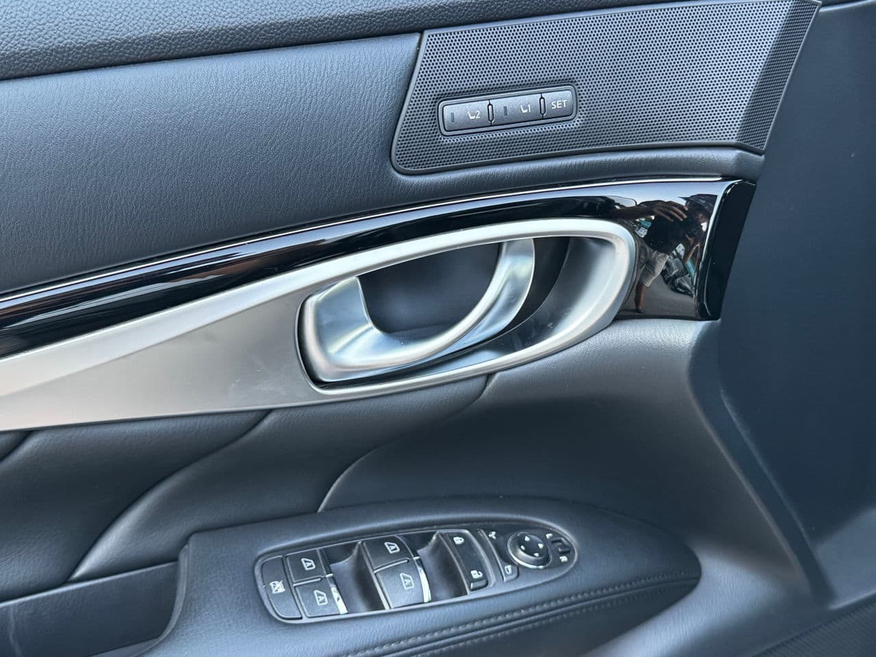 2015 Infiniti Q70 — Miniatură 17