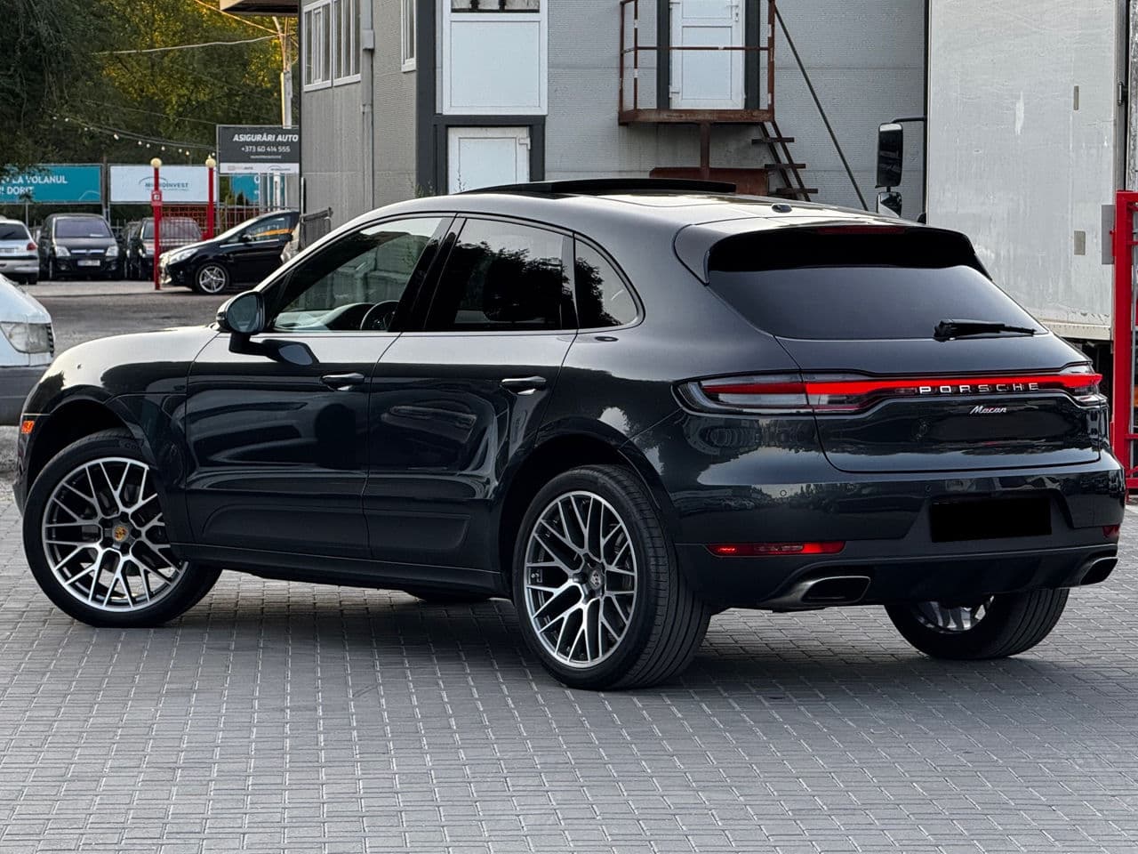 2020 Porsche Macan — Miniatură 2