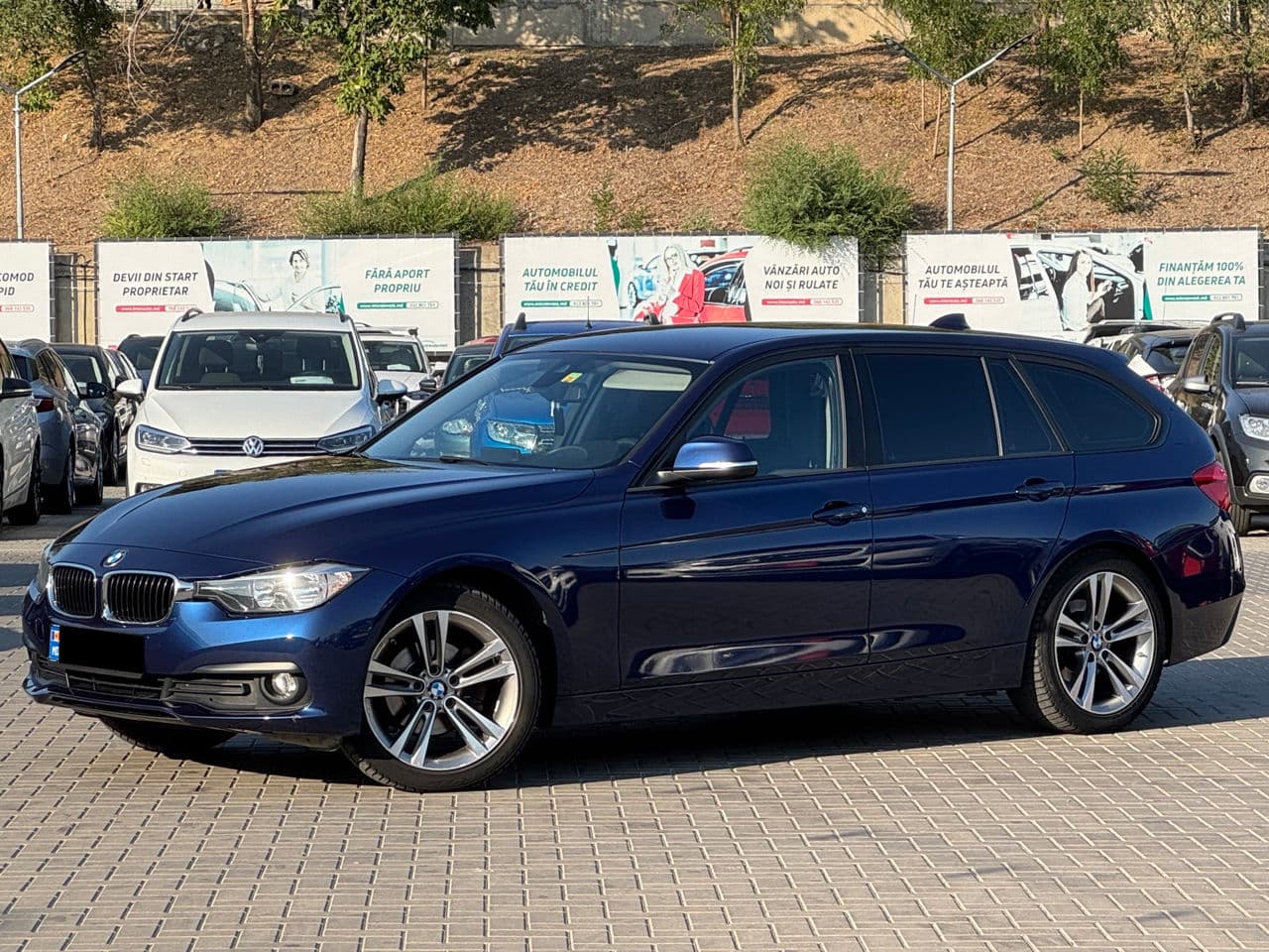 2016 BMW 318 — Miniatură 2