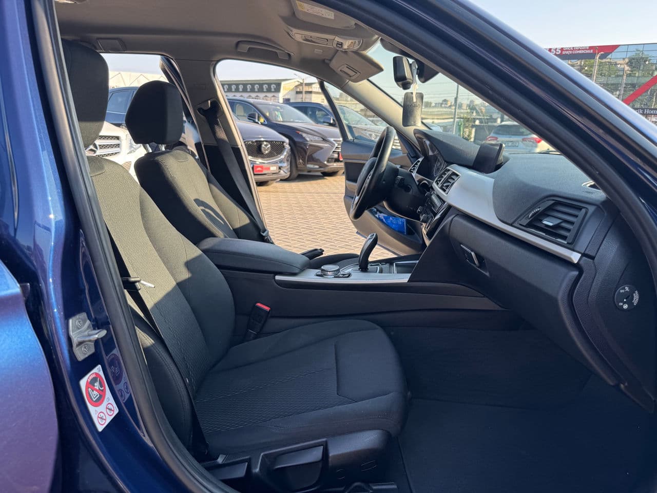 2016 BMW 318 — Miniatură 16