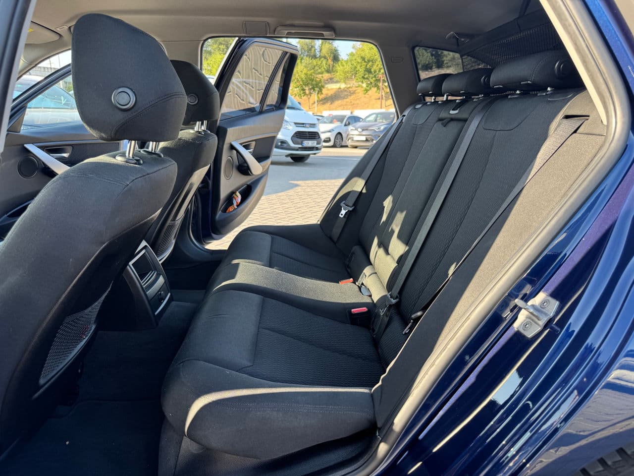 2016 BMW 318 — Miniatură 14