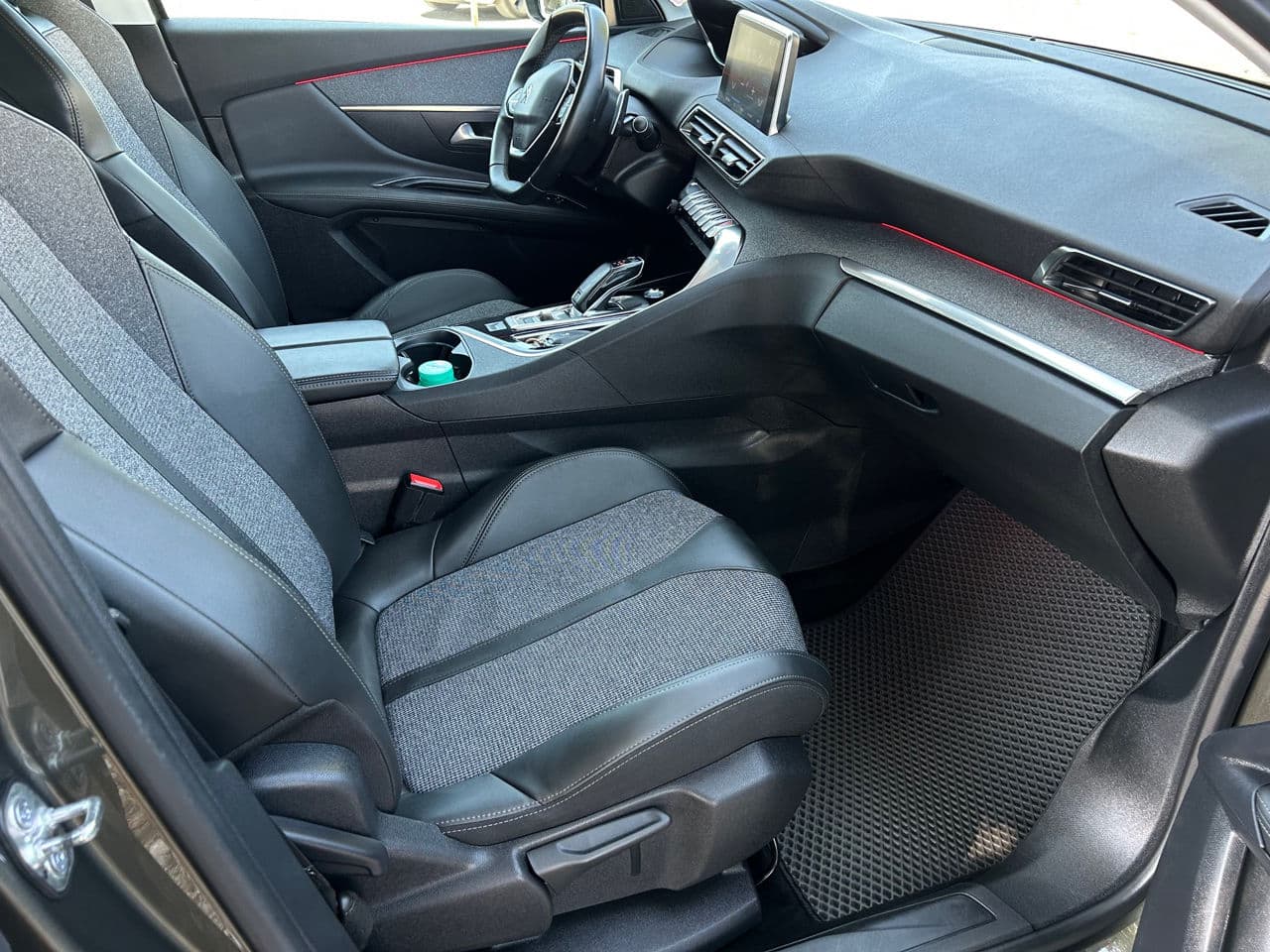 2020 Peugeot 3008 — Miniatură 15
