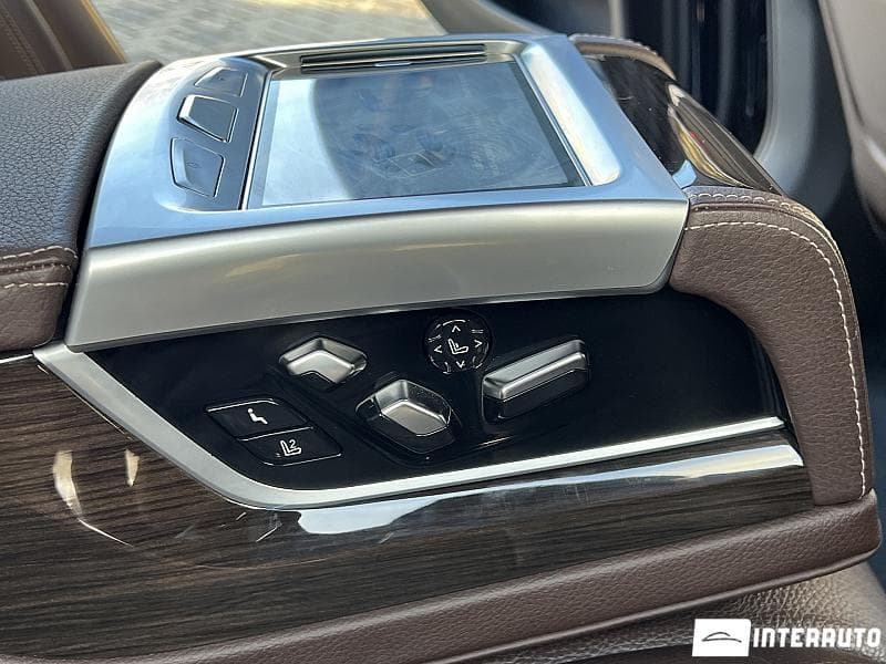 2017 BMW 740 — Miniatură 19