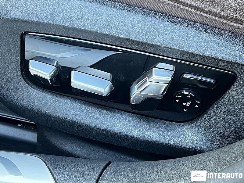 2017 BMW 740 — Miniatură 27