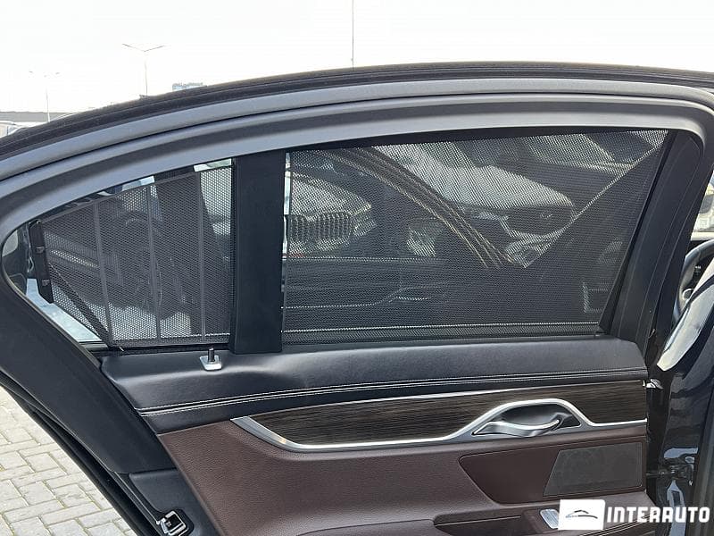 2017 BMW 740 — Miniatură 16