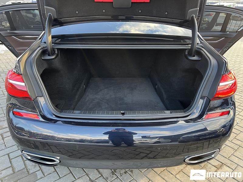 2017 BMW 740 — Miniatură 28