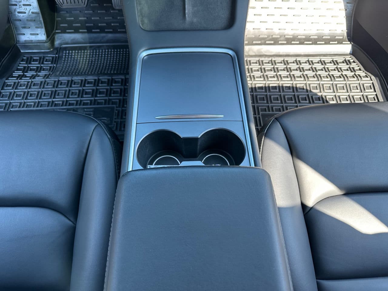 2023 Tesla Model 3 — Miniatură 13