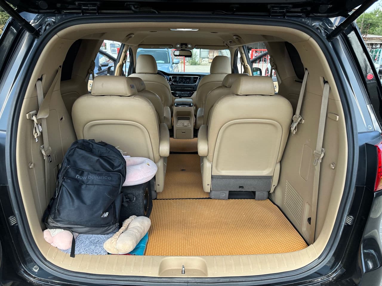 2016 Kia Carnival — Miniatură 18
