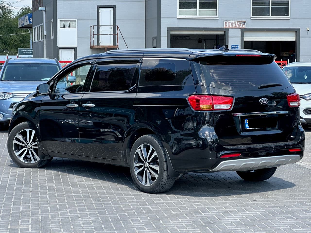 2016 Kia Carnival — Miniatură 4