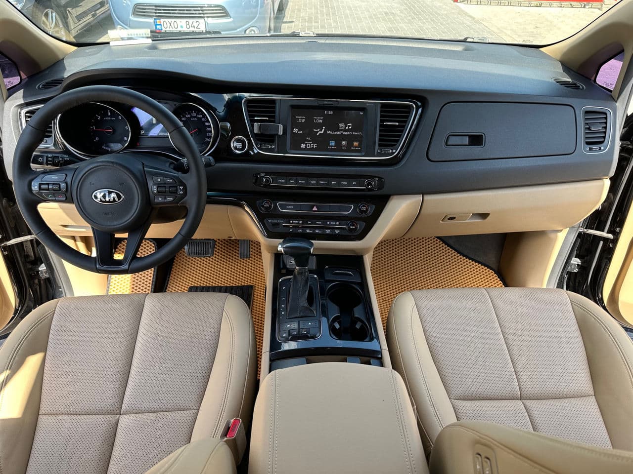 2016 Kia Carnival — Miniatură 8