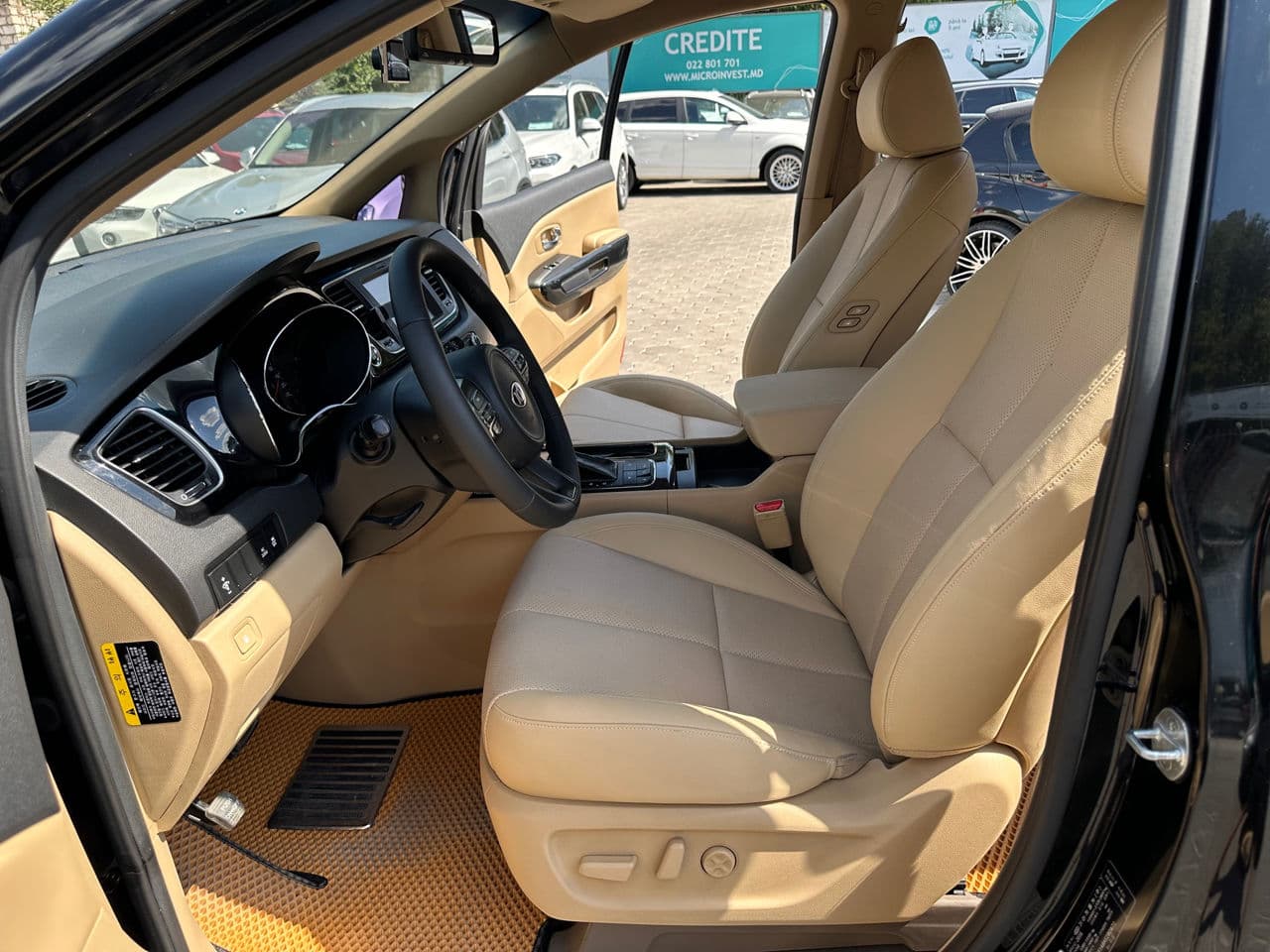 2016 Kia Carnival — Miniatură 7