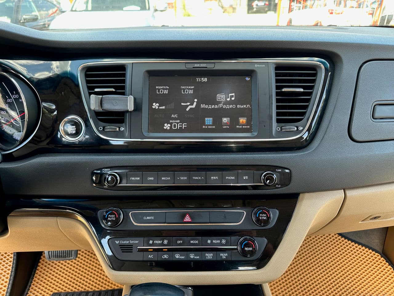 2016 Kia Carnival — Miniatură 11