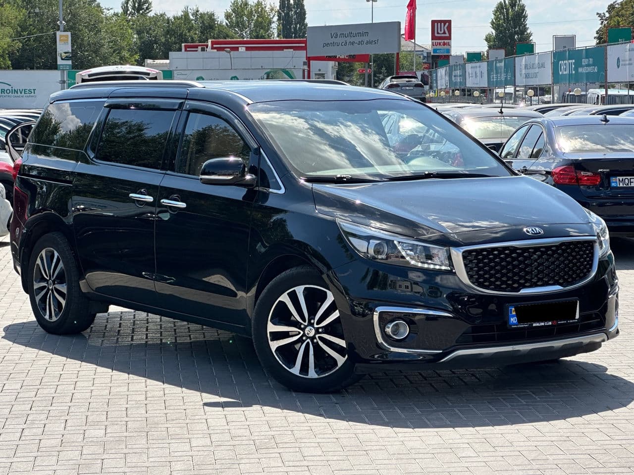 2016 Kia Carnival — Miniatură 3