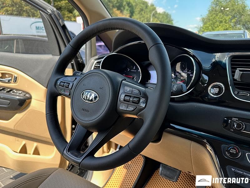2016 Kia Carnival — Miniatură 9
