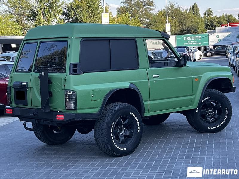 1997 Nissan Patrol — Miniatură 3