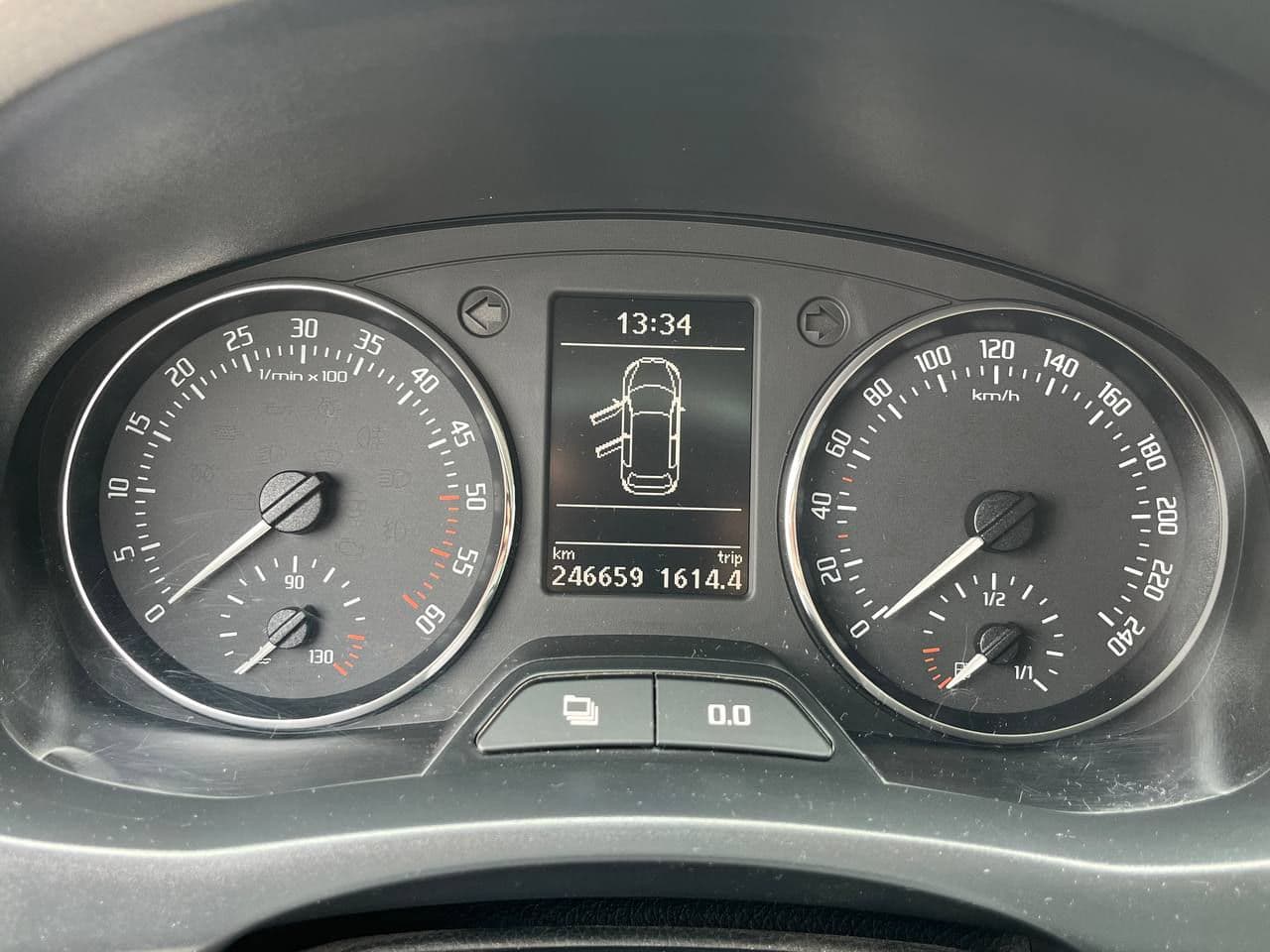 2011 Skoda Fabia — Miniatură 8
