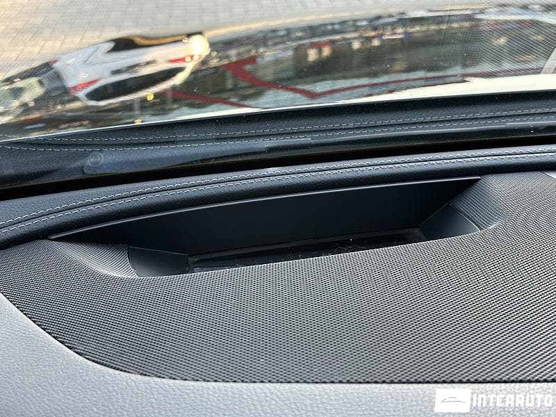 2020 Mercedes E 220 — Miniatură 8