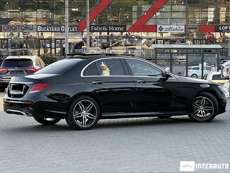 2020 Mercedes E 220 — Miniatură 3