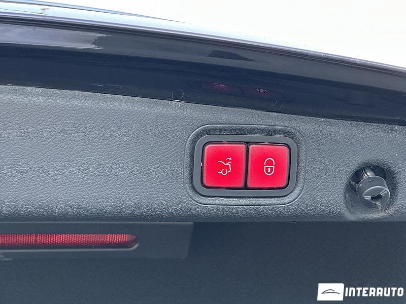 2020 Mercedes E 220 — Miniatură 21