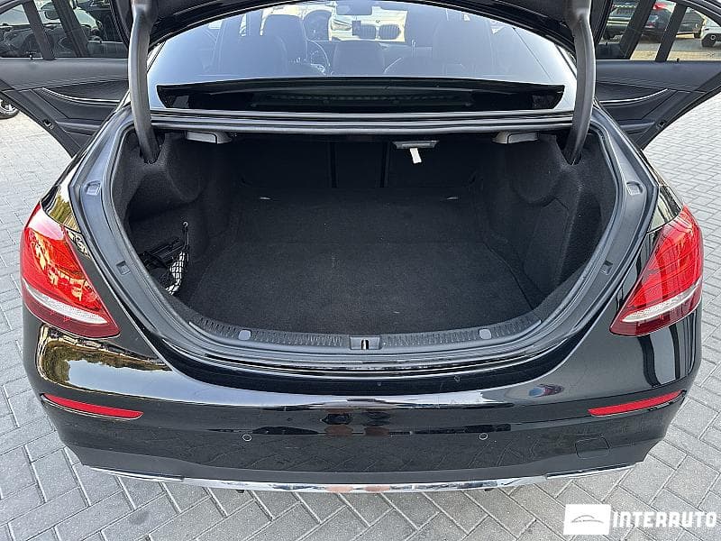 2020 Mercedes E 220 — Miniatură 22