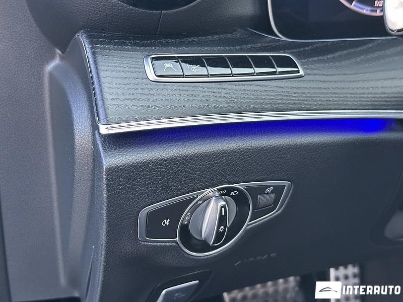 2020 Mercedes E 220 — Miniatură 19