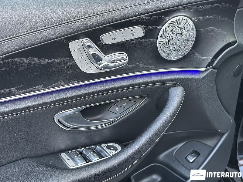 2020 Mercedes E 220 — Miniatură 18
