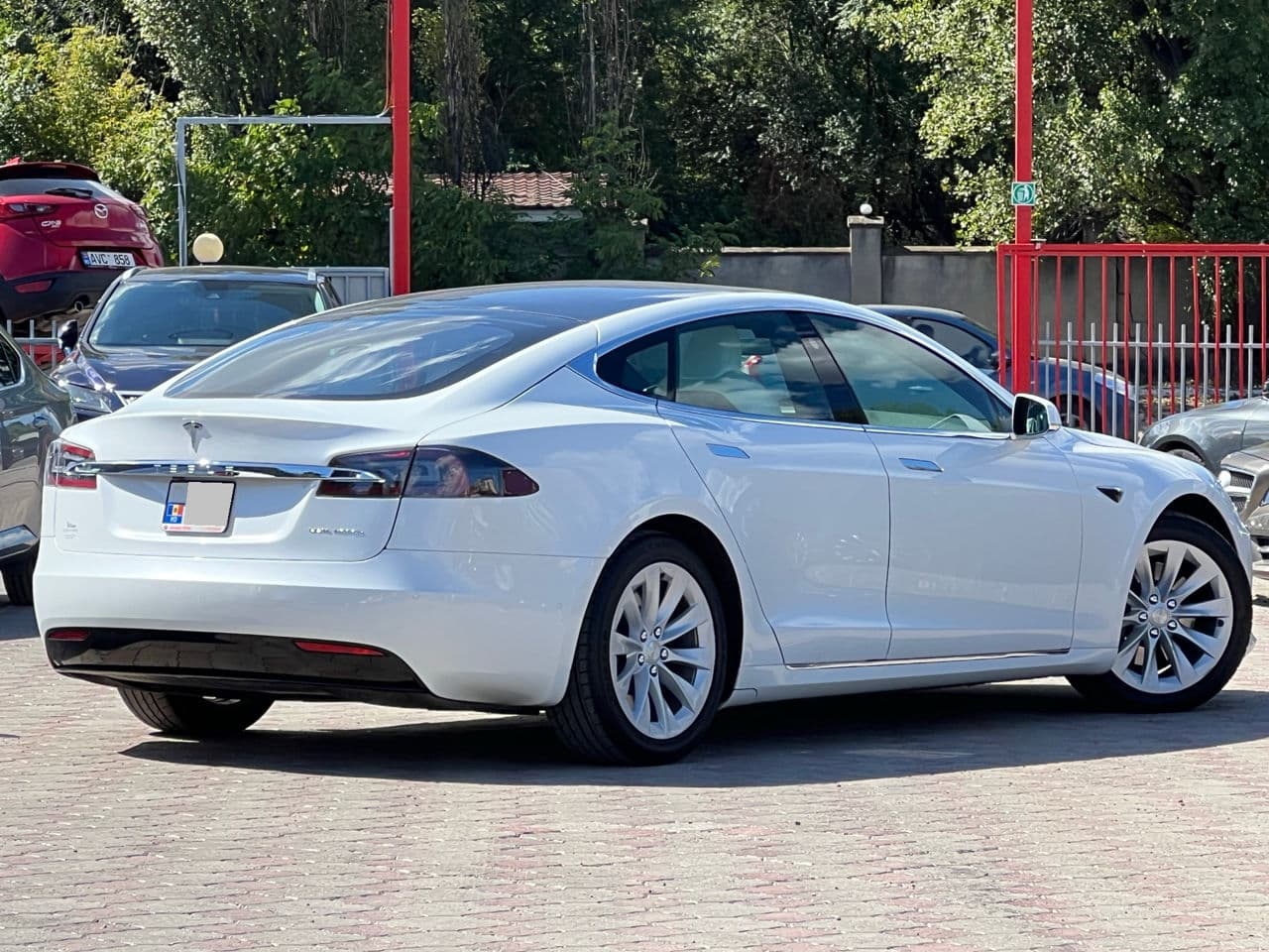 2020 Tesla Model S — Miniatură 2