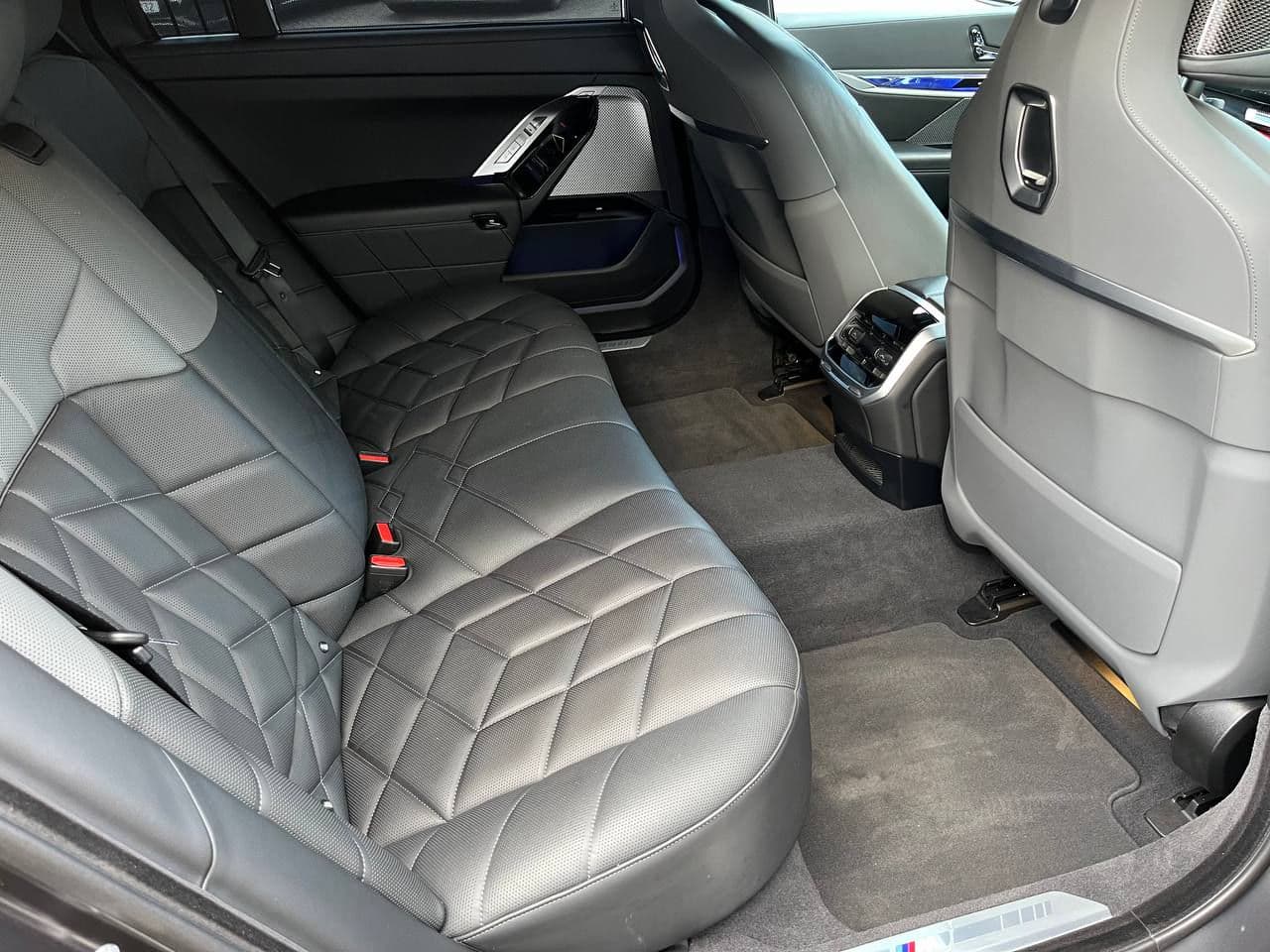 2023 BMW 740 — Miniatură 19