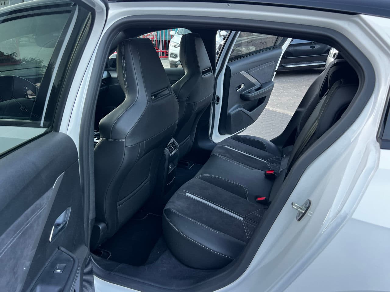 2022 Opel Astra — Miniatură 9