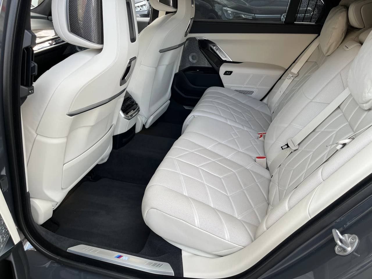 2022 BMW 740 — Miniatură 16