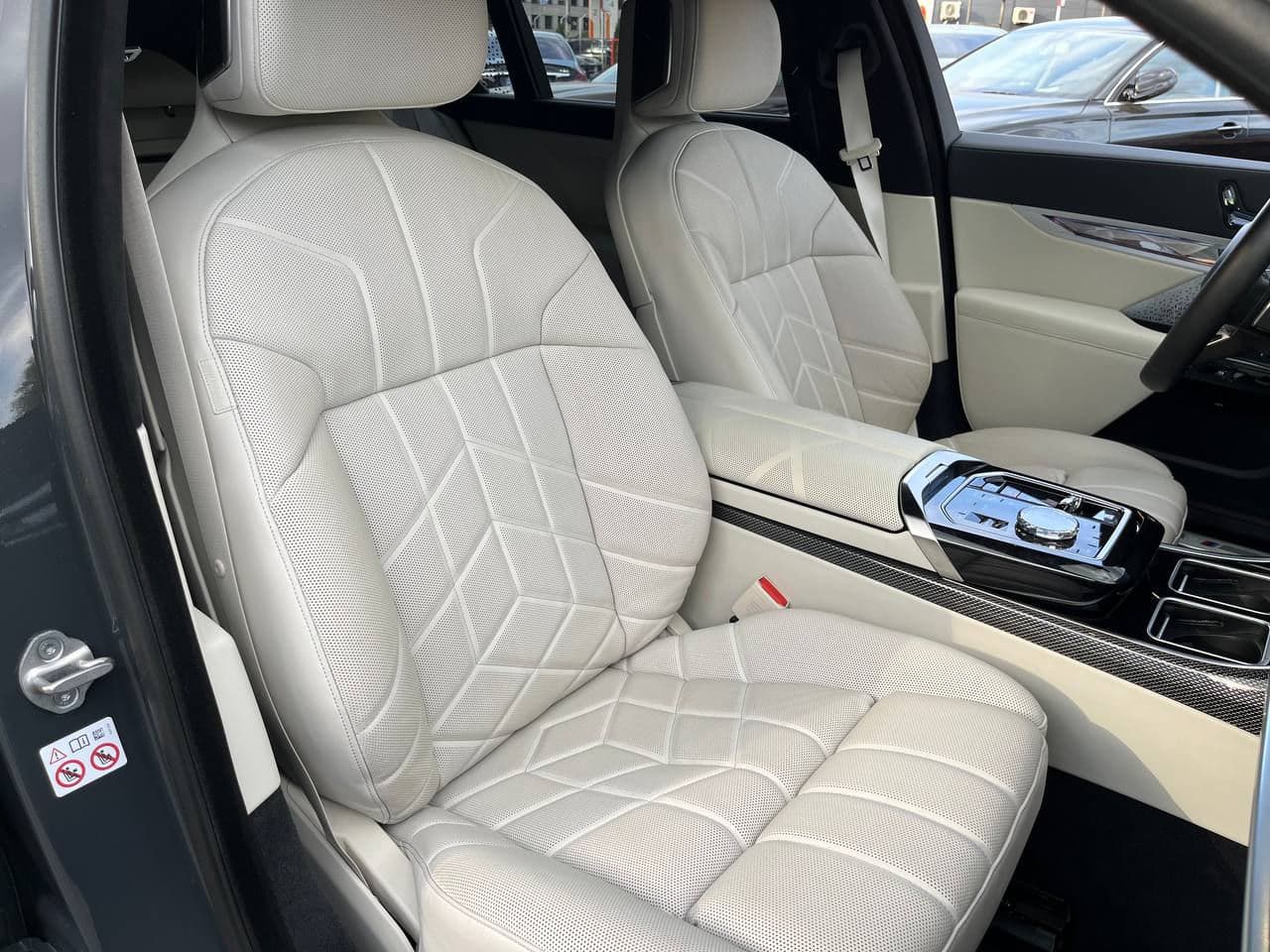 2022 BMW 740 — Miniatură 7