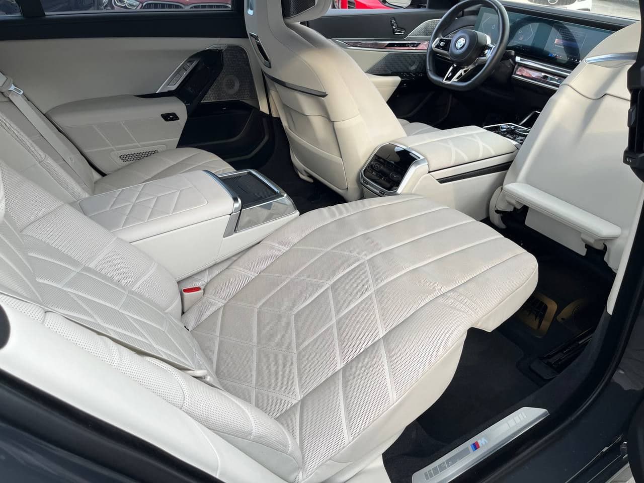 2022 BMW 740 — Miniatură 20