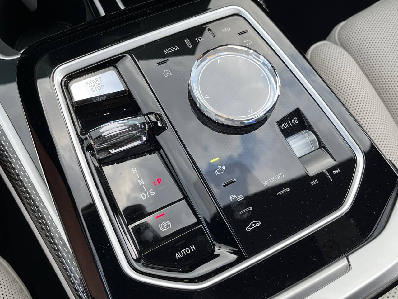 2022 BMW 740 — Miniatură 14