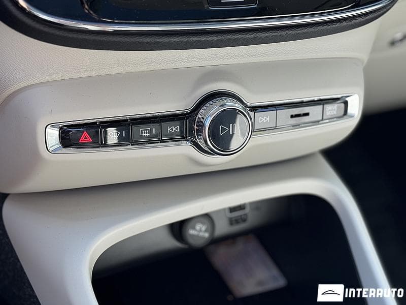 Volvo XC 40 2019 — Миниатюра 16