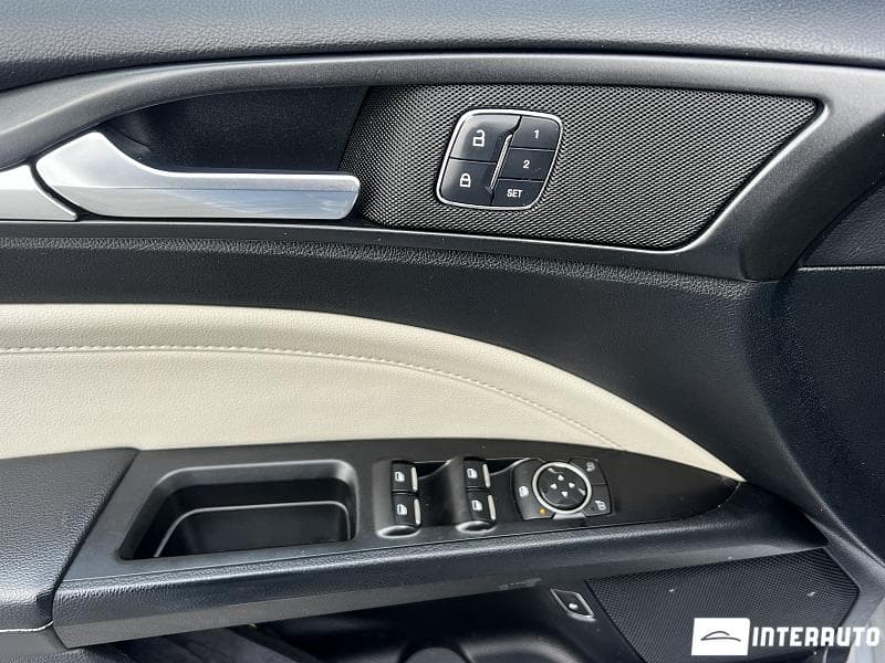 2017 Ford Fusion — Miniatură 16