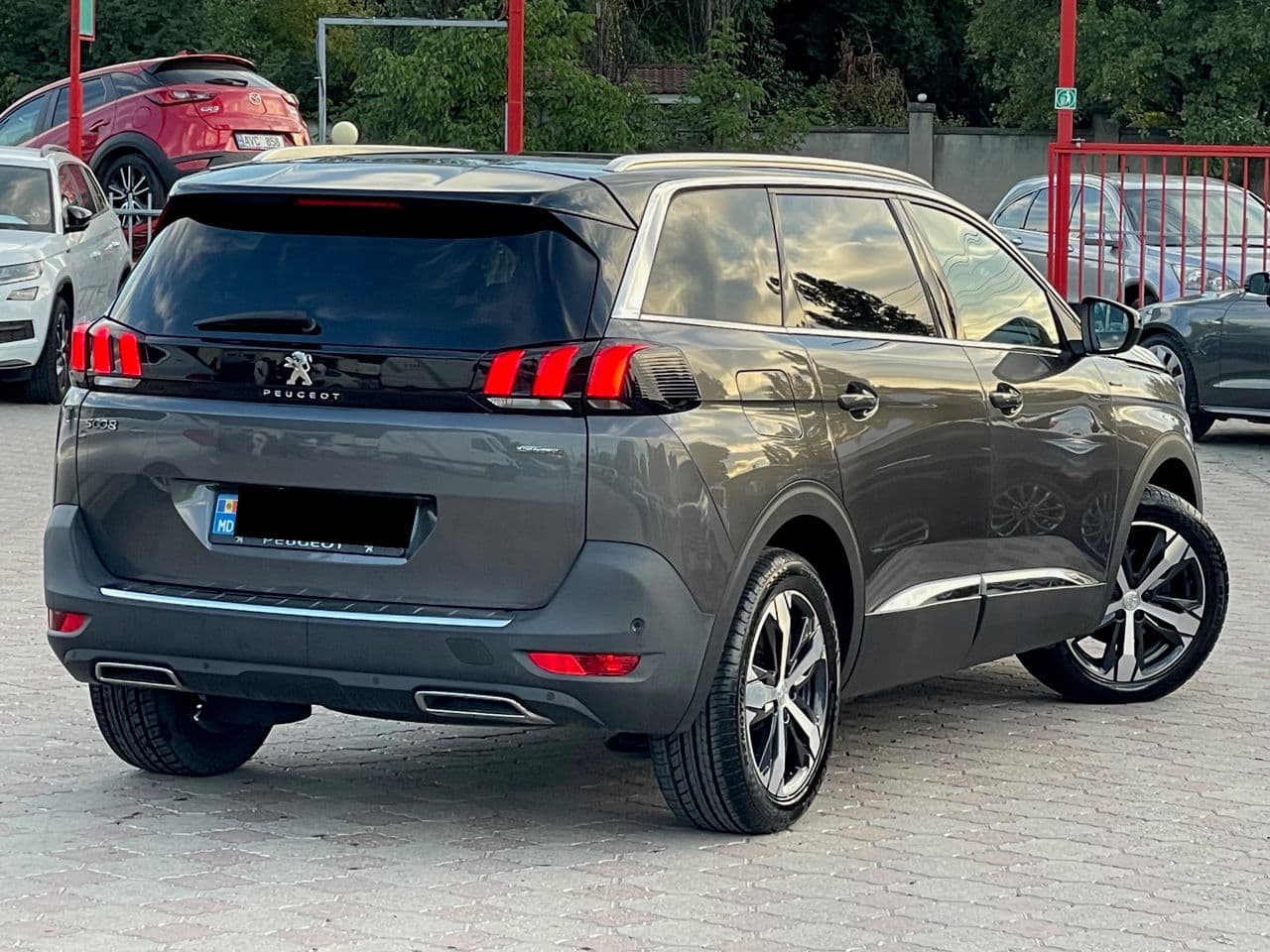 2019 Peugeot 5008 — Miniatură 3