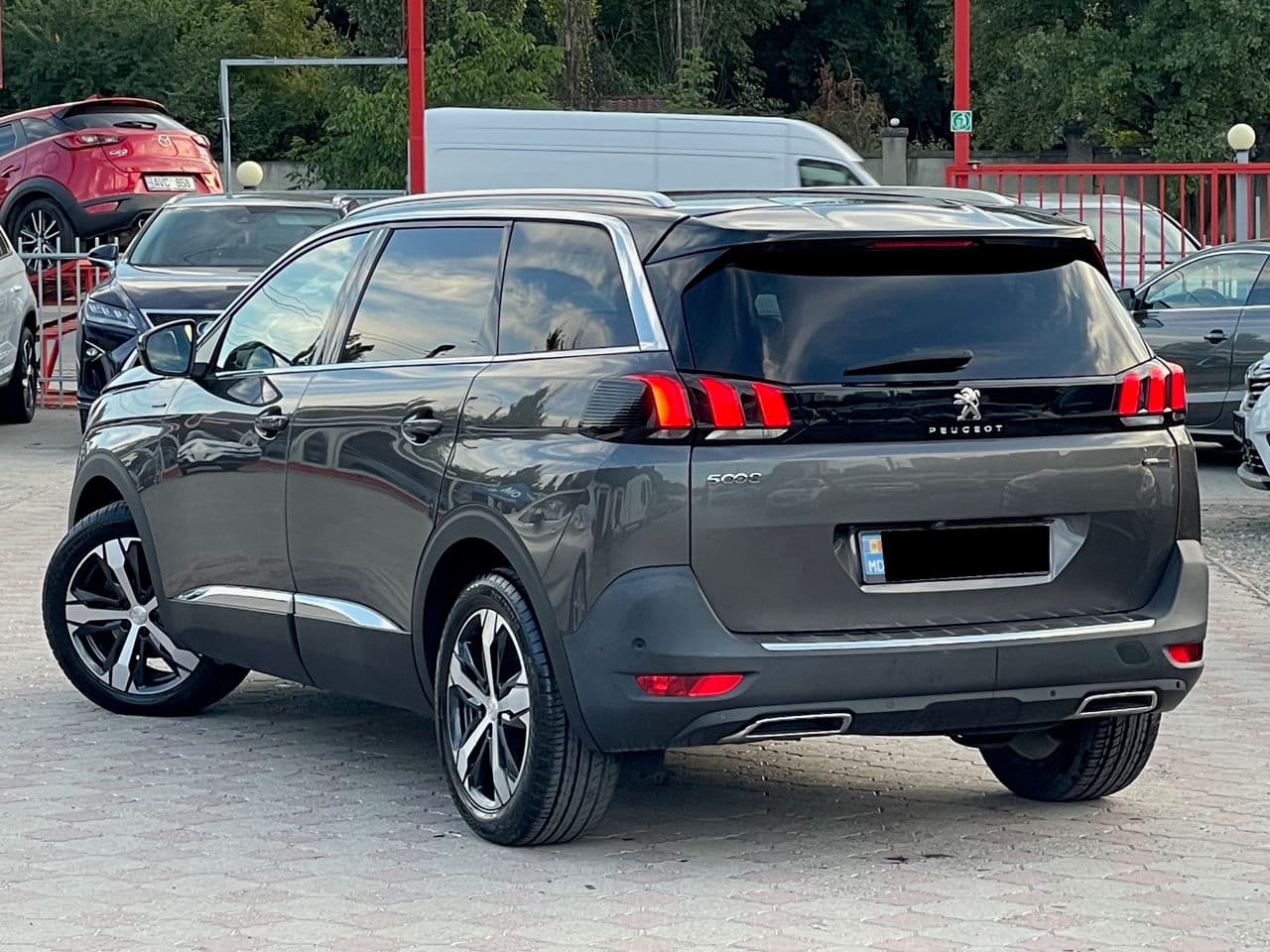 2019 Peugeot 5008 — Miniatură 2