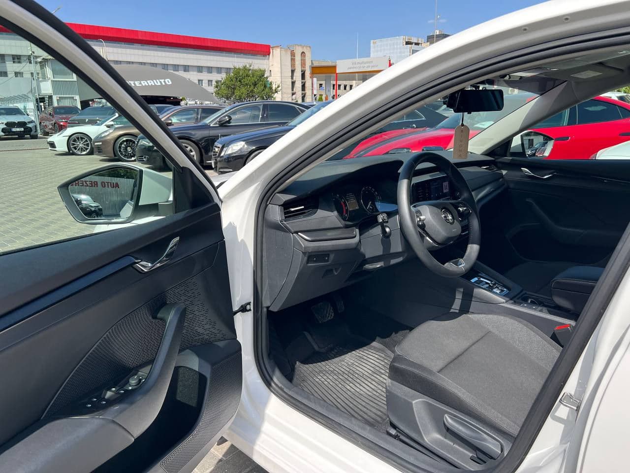 2023 Skoda Octavia — Miniatură 5