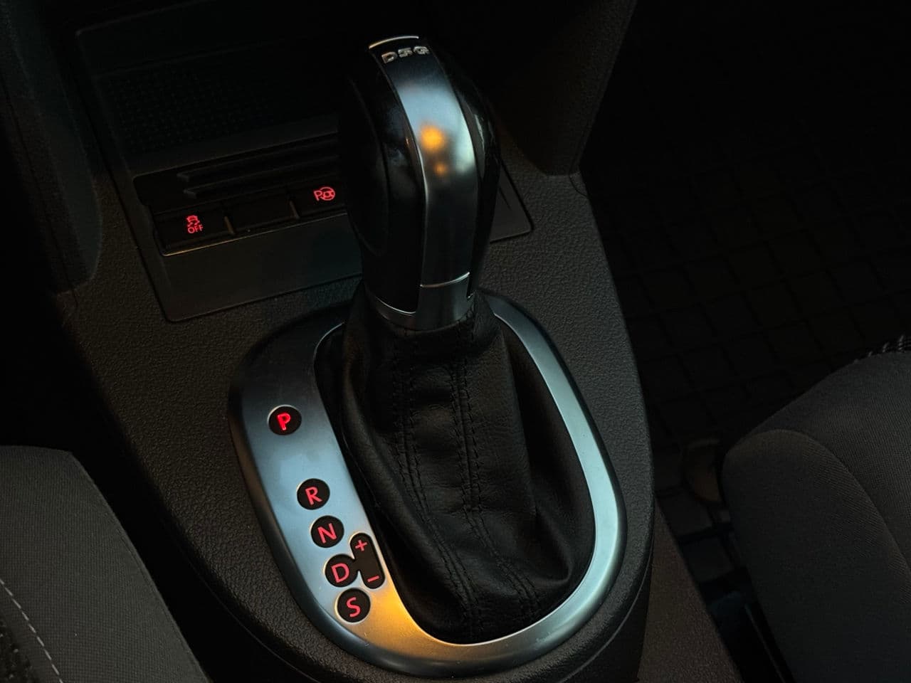 2012 Volkswagen Touran — Miniatură 12