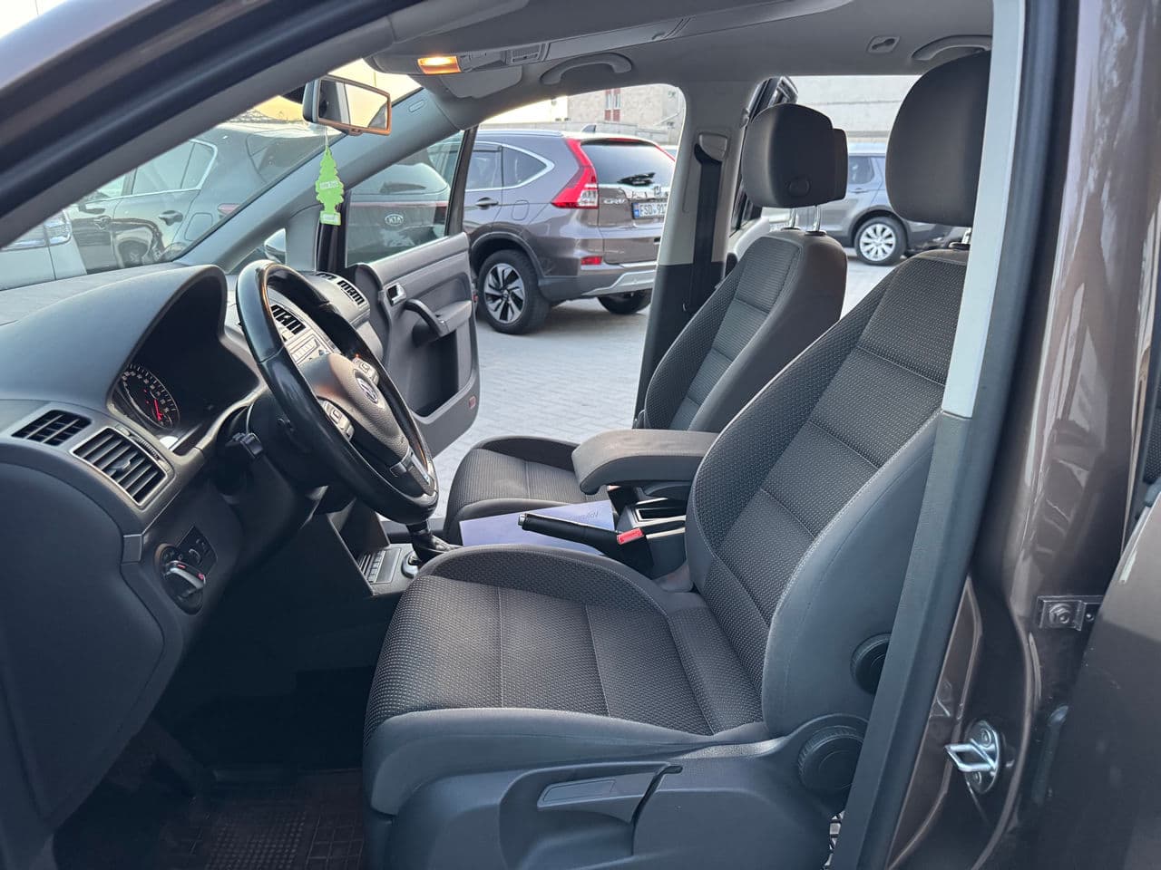 2012 Volkswagen Touran — Miniatură 5