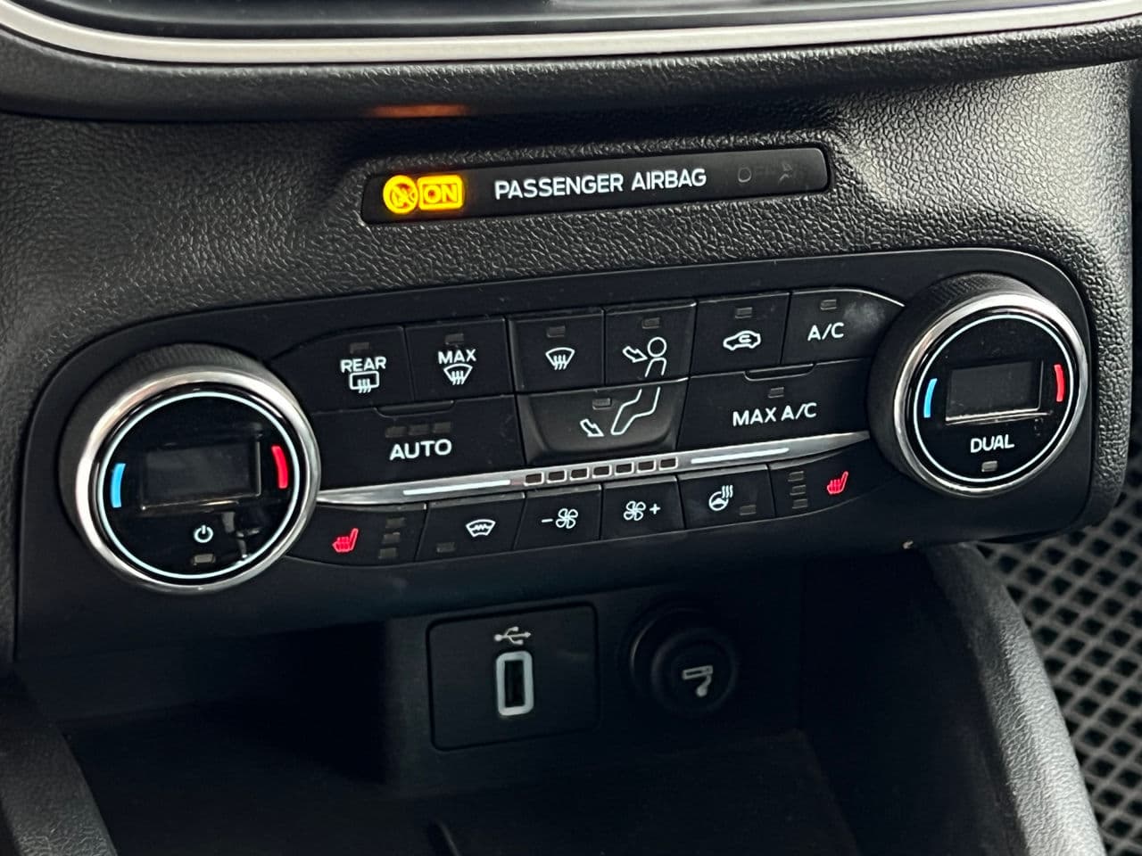2018 Ford Focus — Miniatură 11