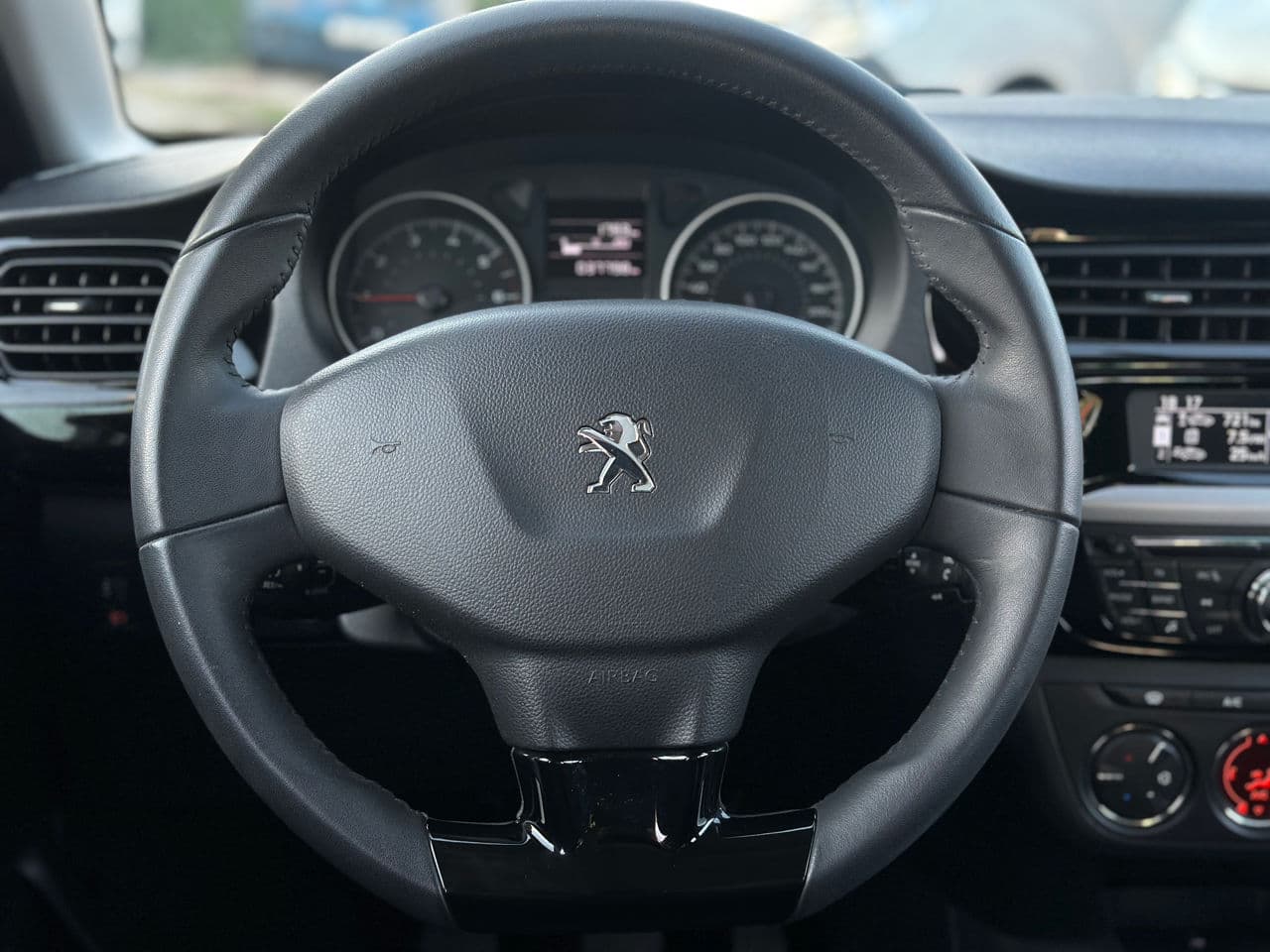 2022 Peugeot 301 — Miniatură 8
