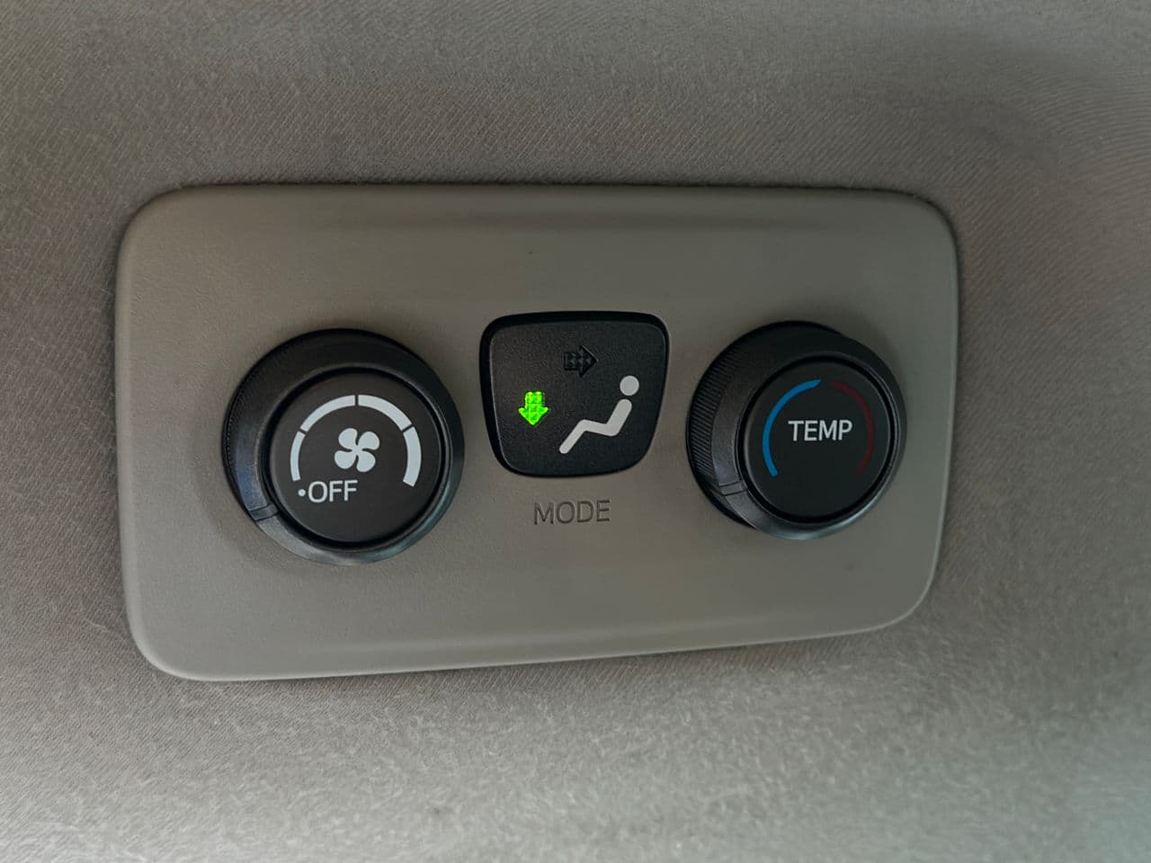 2011 Toyota Sienna — Miniatură 14