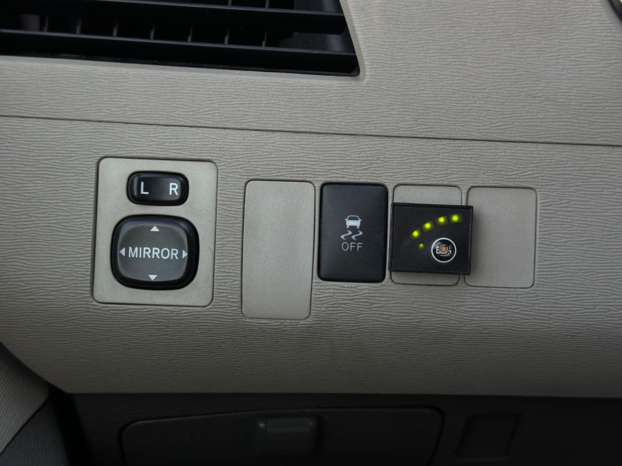 2011 Toyota Sienna — Miniatură 8