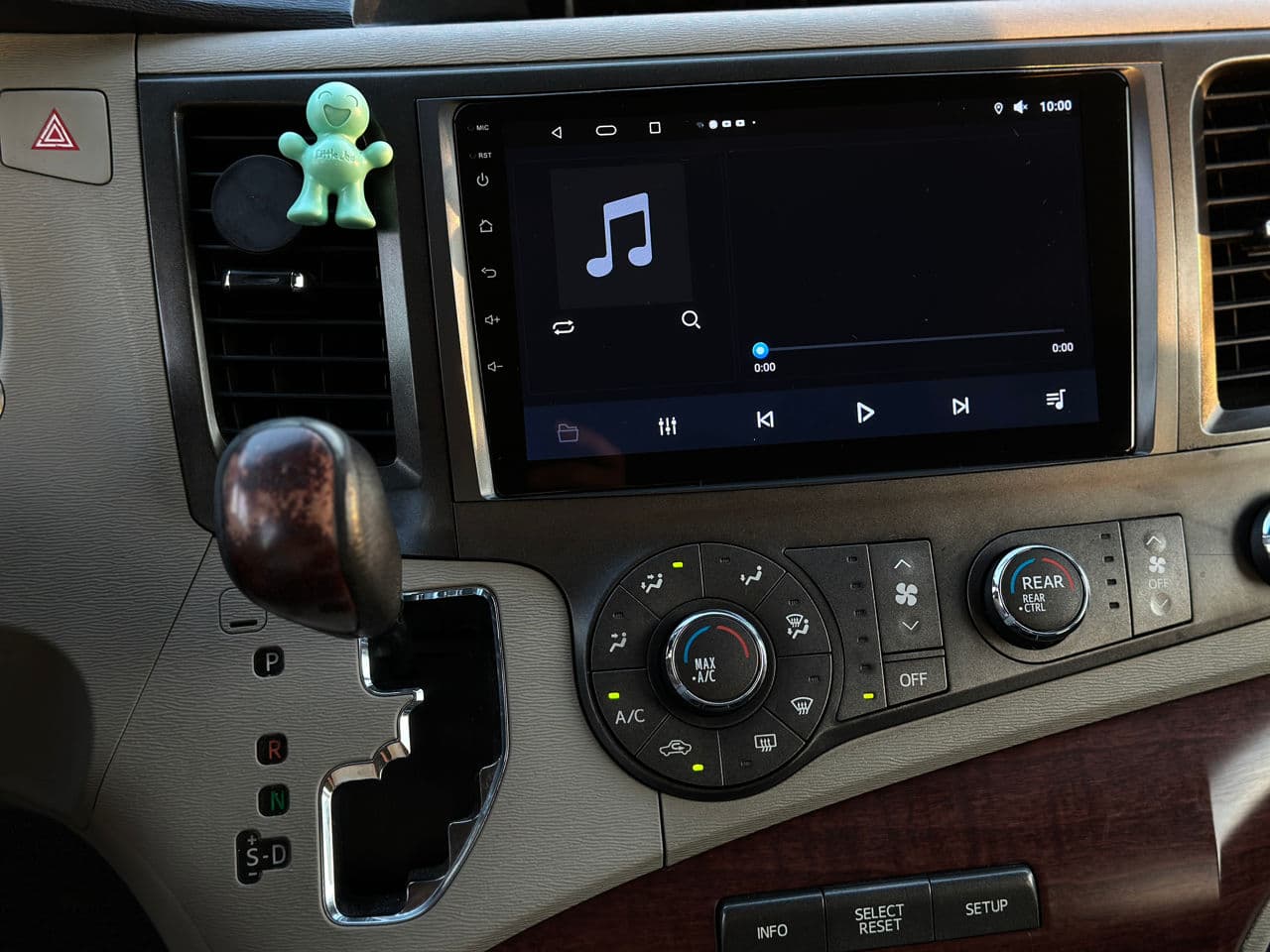 2011 Toyota Sienna — Miniatură 11