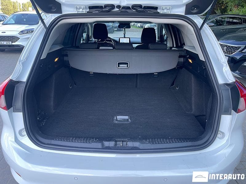 2018 Ford Focus — Miniatură 18
